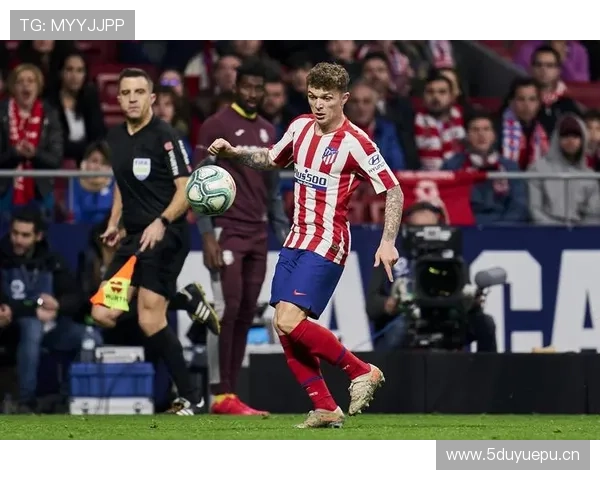 特里皮尔对比阿什拉夫:经验型与速度型边卫差异