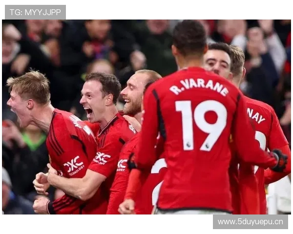 曼联防守体系漏洞频出,球队防守稳定性面临考验,对赛季走势形成制约 曼联防守体系漏洞频出,球队防守稳定性面临考验,对赛季走势形成制约