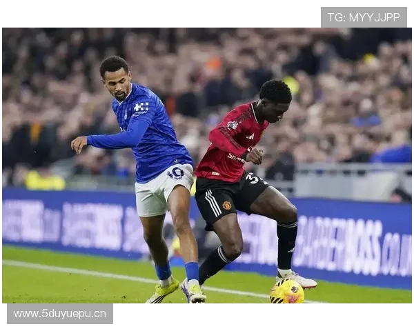 曼联赢球背后体系隐患显现,重建进程面临稳定性考验