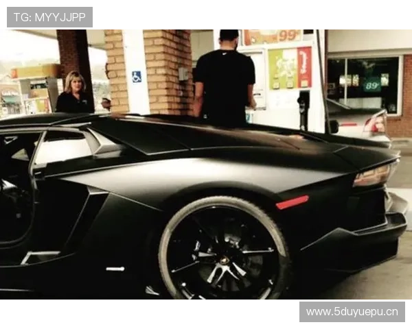 欧文训练完回家路上顺手买了辆限量超跑，还说这月省着花了